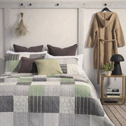 Barn printed patchwork quilt